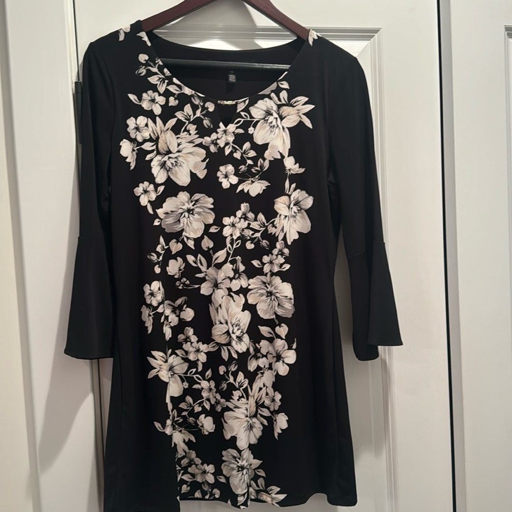 White House, black market, black tunic with white gray and beige floral